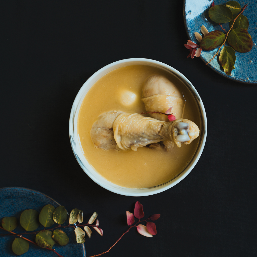 Golden Chicken Broth(with Organic Chicken Thighs)-juicy organic chicken thighs