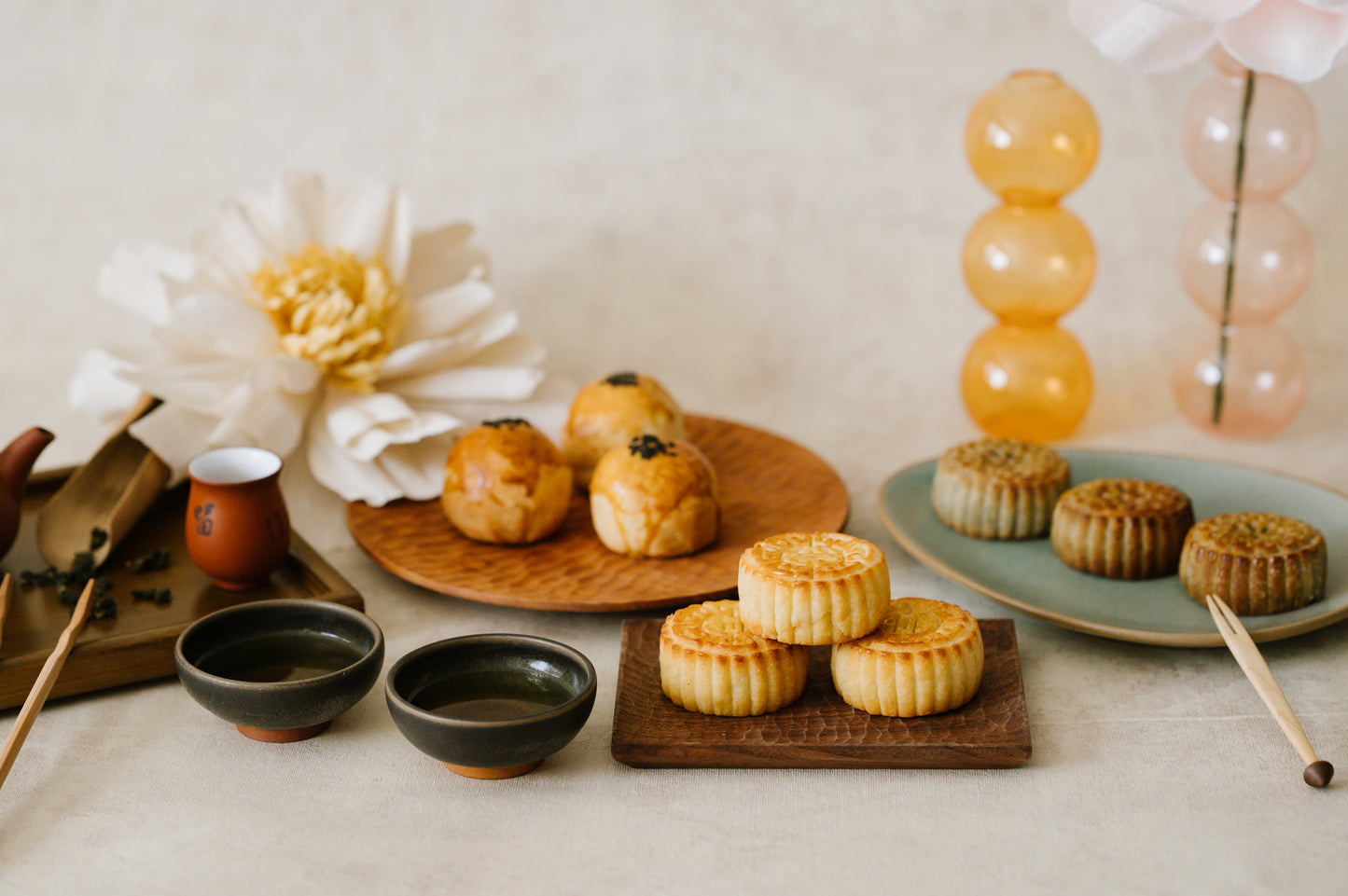 
                  
                    【HOL. Dessert】Handcrafted Mooncake(Green Bean Pastry Gift Box or Mix & Match Gift Box)
                  
                