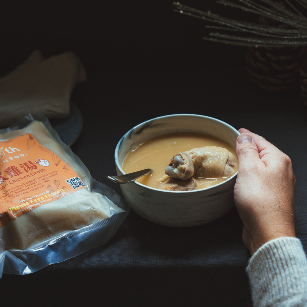 Golden Chicken Broth(with Organic Chicken Thighs)-juicy organic chicken thighs